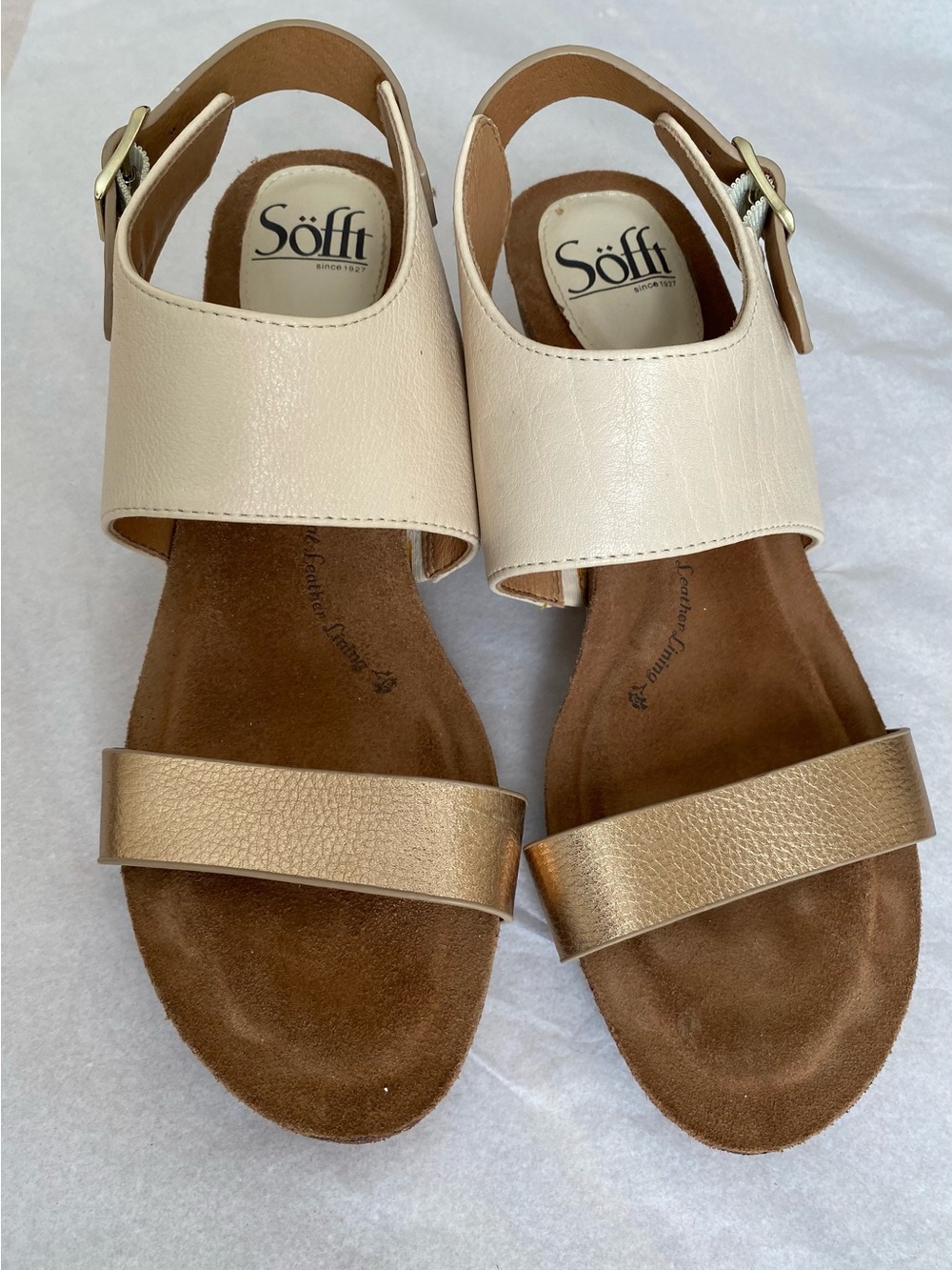 Söfft Two-Strap Sandal in Cream and Gold Metallic Size 8